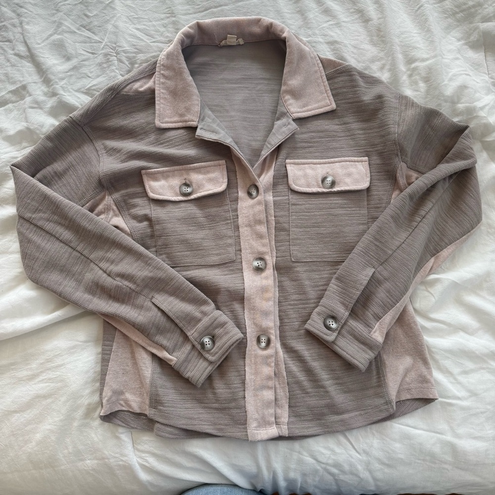 Long sleeve, button down purple shirt size small hem & thread boutique shirt